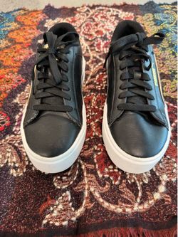 Tennis Shoes