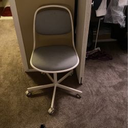 Chair Nice Color Need Little Cleaning  