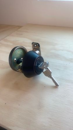 Dead bolt