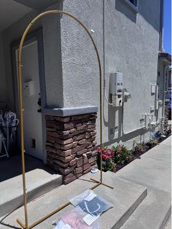 Arch Stand XL size 7.2ft tall with 3 ARCH COU included used 1x