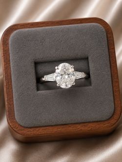 Princess cut lab Diamond 4 carats platinum setting size 7