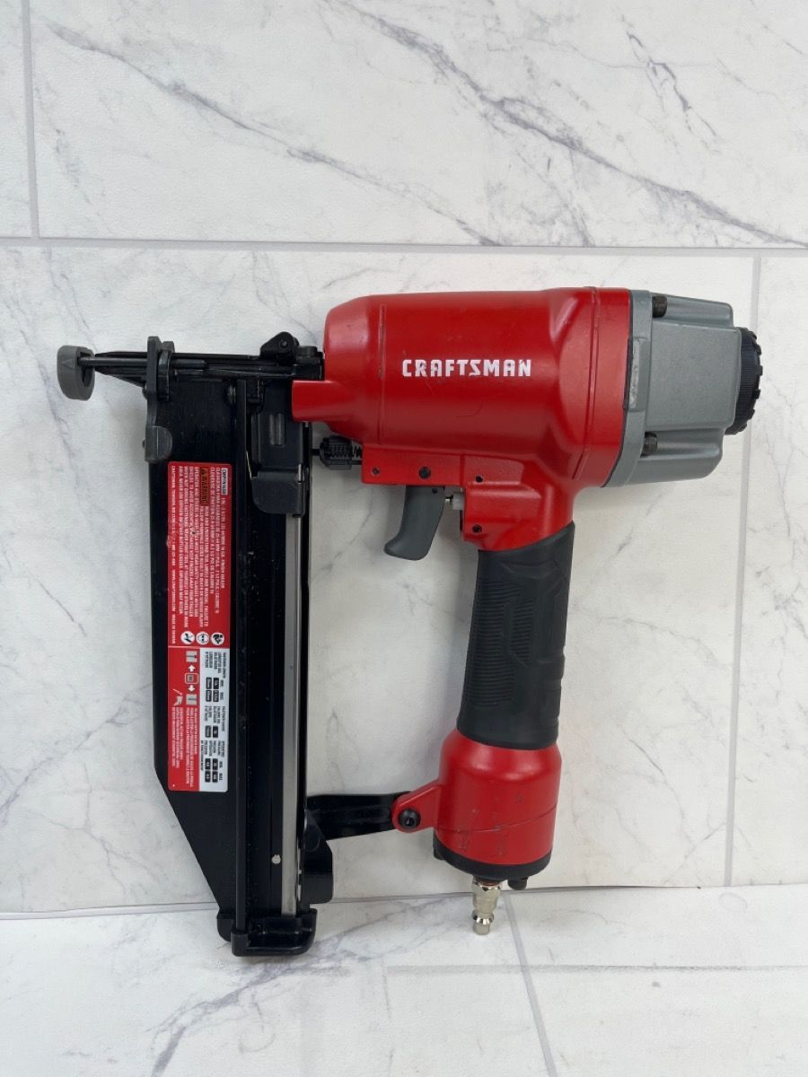Craftsman CMPFN16SB 16-Gauge Pneumatic Finish Nailer – Red/Black (64057-1)