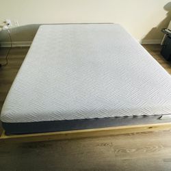 🛏️ Queen Bed w/ Mattress – Simple, Complete & Ready 🛏️