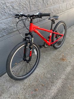SHORT PERSON : TREK : MOUNTAIN BIKE : LIKE NEW