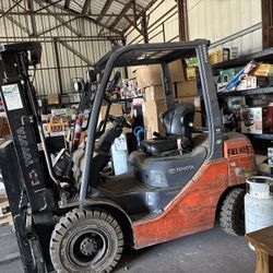 TOYOTA FORKLIFT