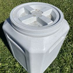 Vault Dog Food Container