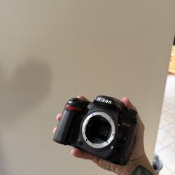 Nikon D7000 DSLR Camera Body – Great Condition