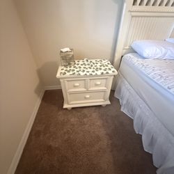 Complete Queen size Bedroom set