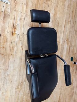 Black Hydraulic Barber / Salon Chair