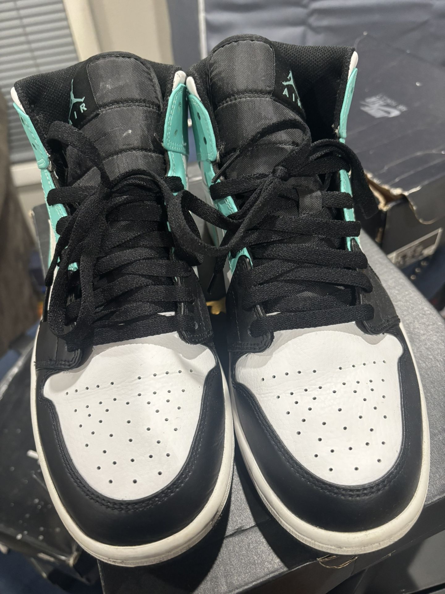 Men’s Jordan 1 Mid Size 10.5