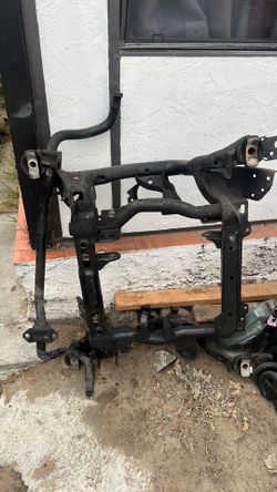 tank and power steering pump Jeep grand Cherokee 2014 the whole frame four wheel diff rack, pinion air suspension tank and power steering pump