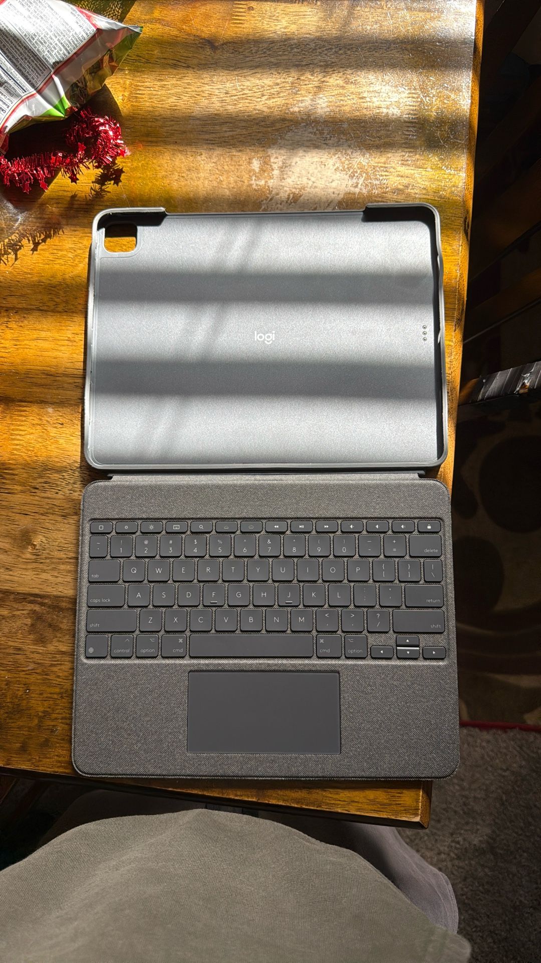 Logitech Combo Touch iPad Pro 12.9-inch (5th, 6th gen - 2021, 2022)