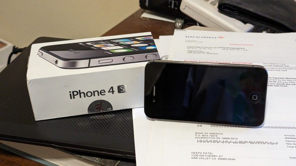 iPhone 4S 16GB Mint Condition. Great as An IPod.