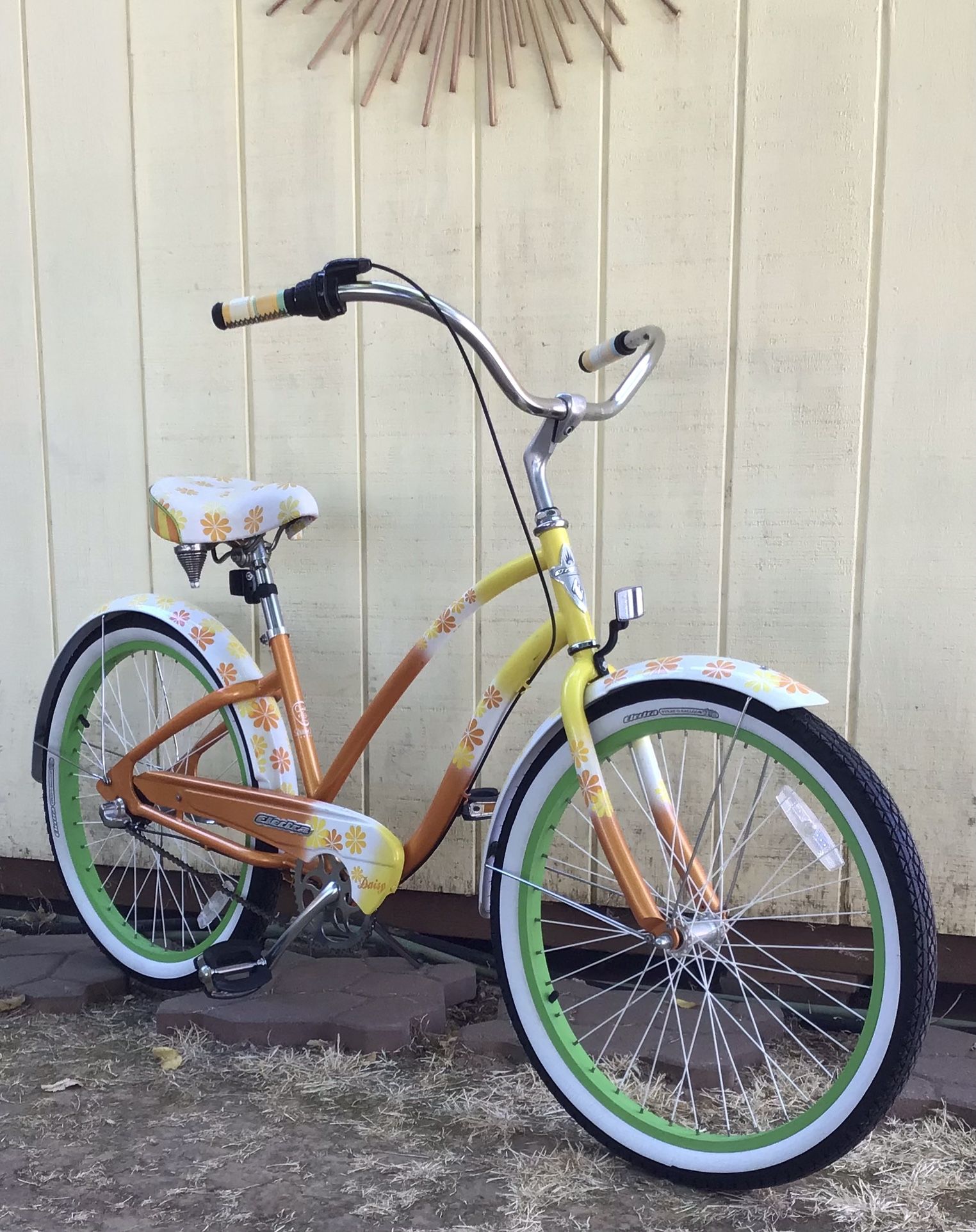 Women’s Electra 3sp. Beach Cruiser Bicycle !