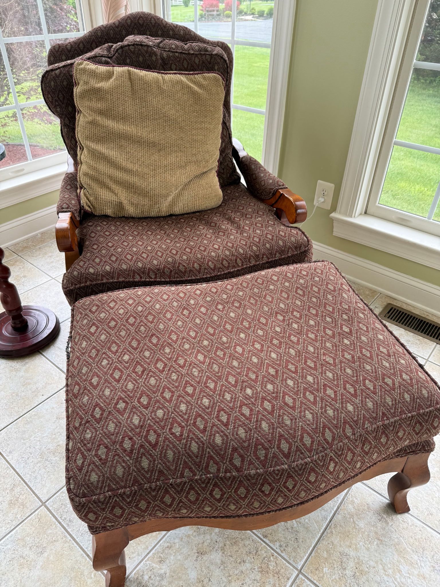 Chair With Ottoman