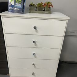 White 5- Drawer Chest With Diamond Knobs