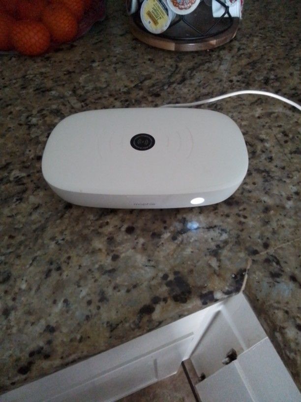 UV SANITIZER WITH WIRELESS CHARGER