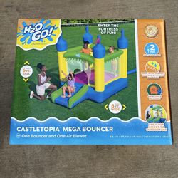 Indoor/Outdoor Bounce House with Blower