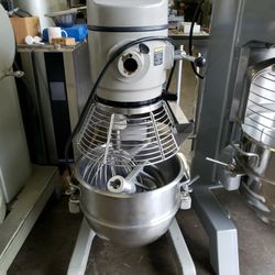 Used Globe 30 Quart Mixer With Bowl And Tools