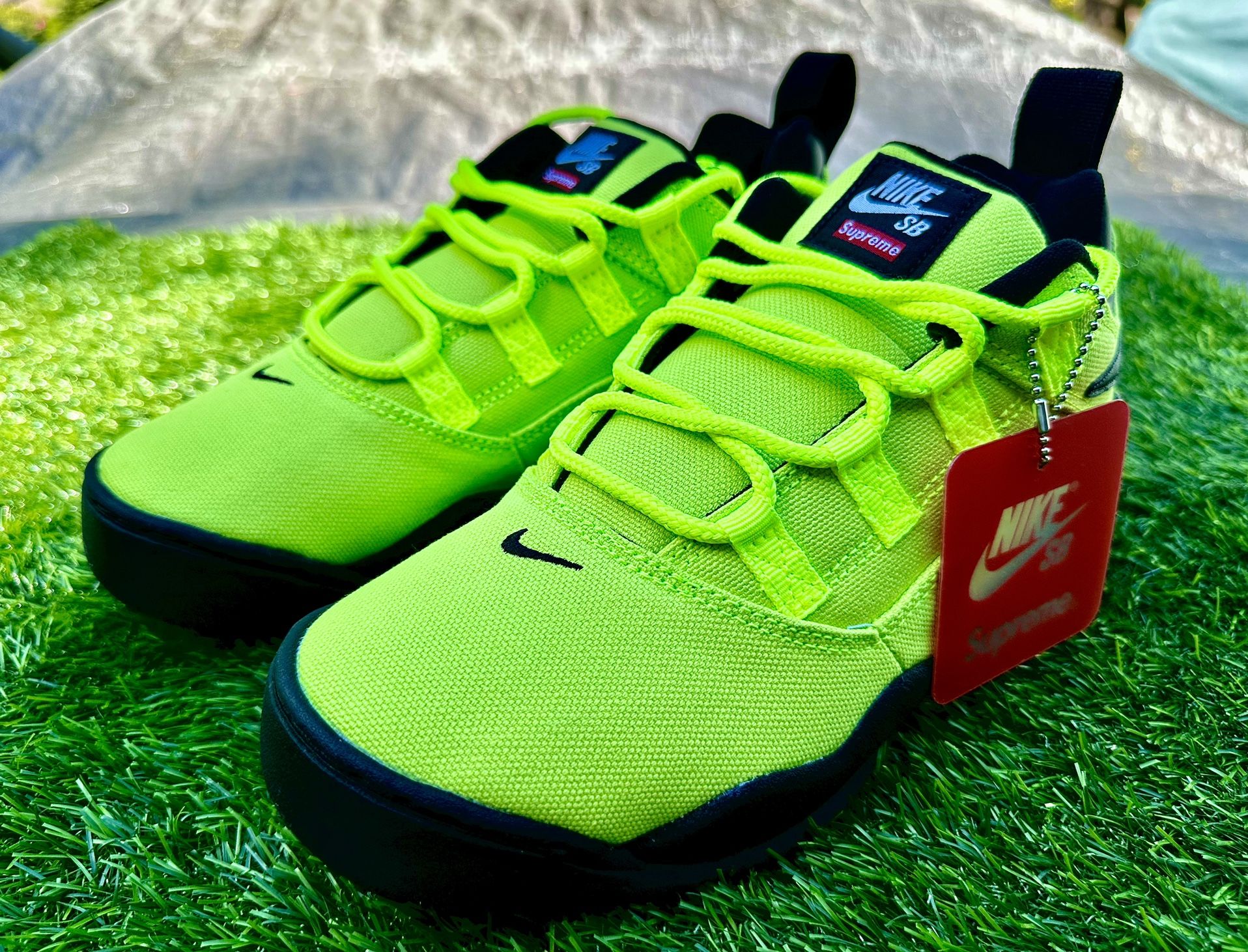 Nike x Supreme SB Darwin Low Volt (FQ3000-700) Men’s Size 8.5 M