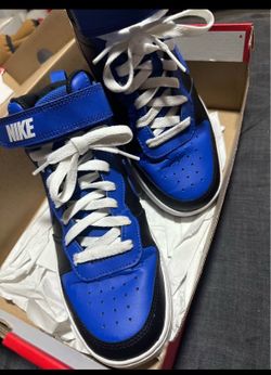 Nike court borough mid (grade school 6.5)