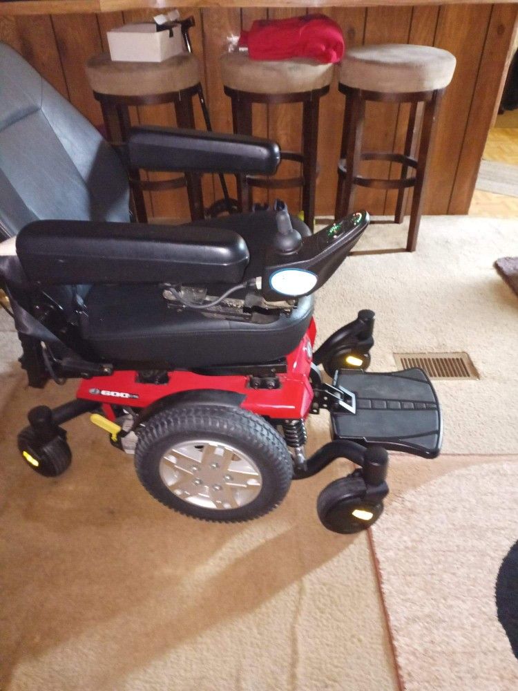 Jazzy 600 es Scooter