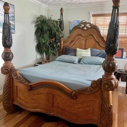 Michael Amini Queen size Bedroom Set ( Deliver Available) 