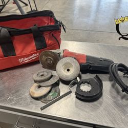 Milwaukee Angle Grinder - 120 V, Corded, 9000 rpm