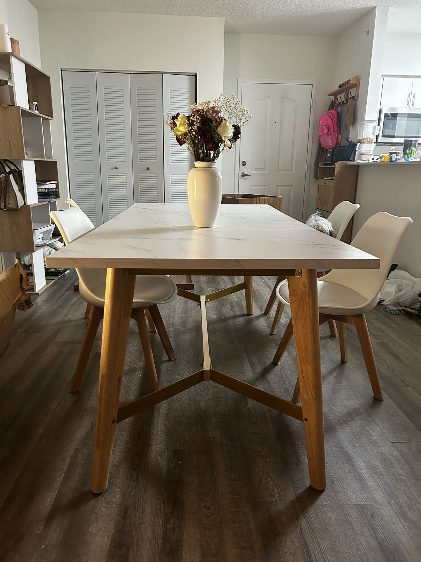 6-seater dining table, 1 year of use
