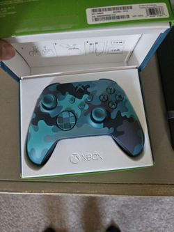 Xbox Series S/X controller w/charging station