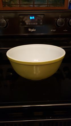 Vintage Olive Green #403...2.5 quart Pyrex Bowl