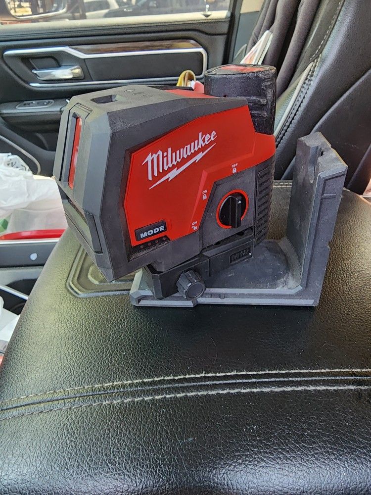 Milwaukee Laser