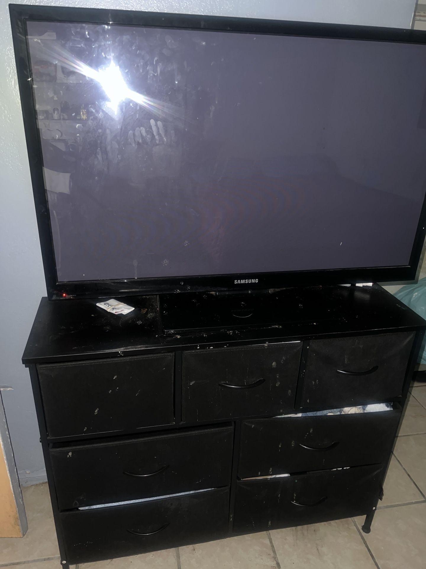 tv with dresser
