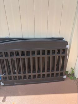 Black dog gate
