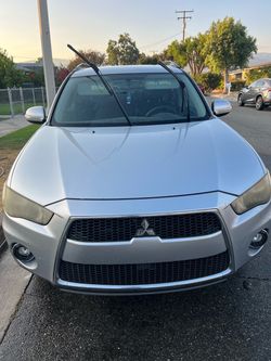 Mitsubishi Outlander SUV 2010