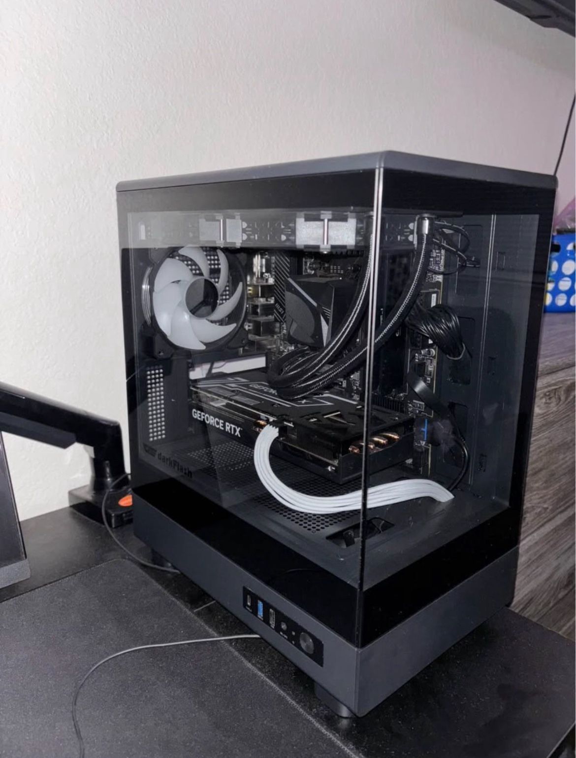 Clean Custom Gaming PC