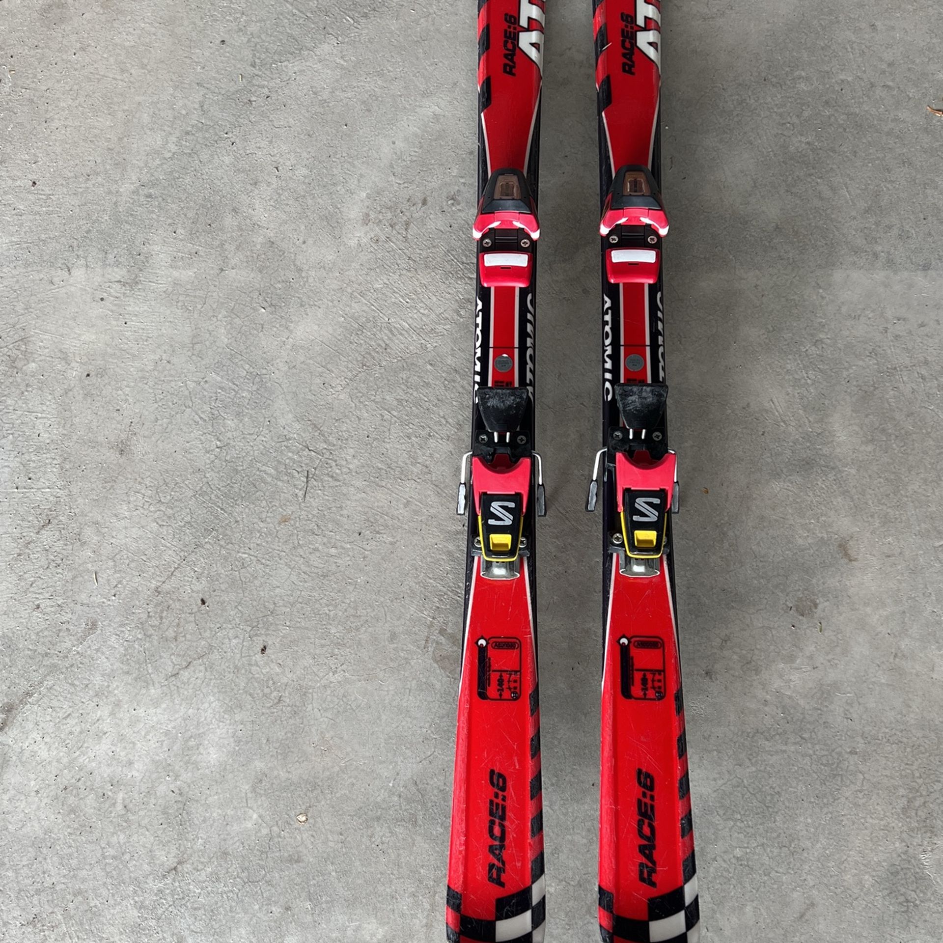 Atomic Downhill Skis: Race 6 Youth 140cm