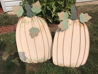 Pumpkin lawn decor