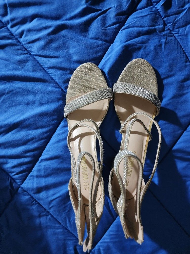 Nice Gold High Heels In good condition size 10