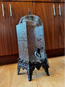 Beautiful iced tea dispenser for entertaining