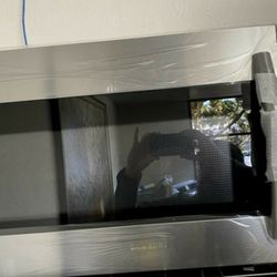 Samsung & Whrilpool 30in Microwave Open Box Unit Up to 50% Off