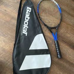 Pre-owned Tournament Edge Junior Tennis Racquet Royal Blue 24 inches with a Waterproof adult 27 inches tennis bag Babolat brand.
