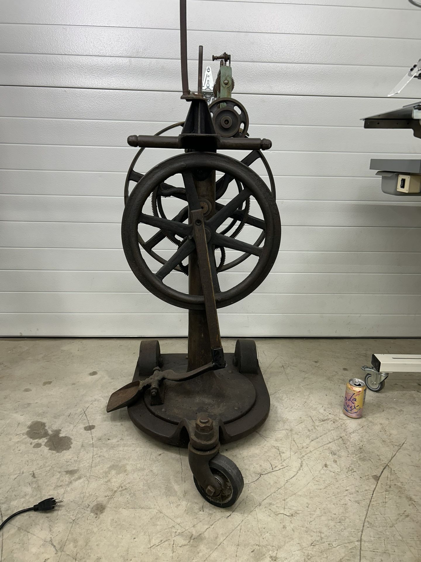 Industrial Sewing Machine Mill End Joiner Treadle Power