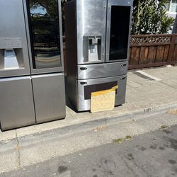 LG Refrigerator French door in good condition