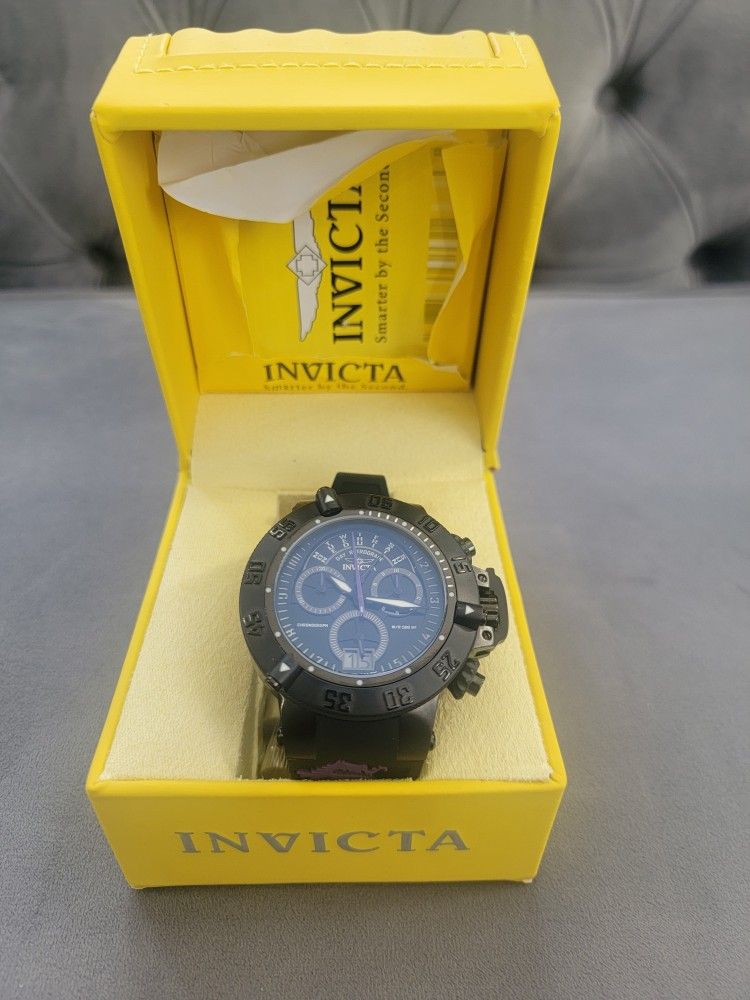 brand new 50mm invicta men watch. (NEEDS NEW BATTERY) (MUST SELL TODAY!)