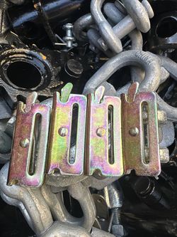 $1 Hardware Liquidation E-Clip (4 pcs)
