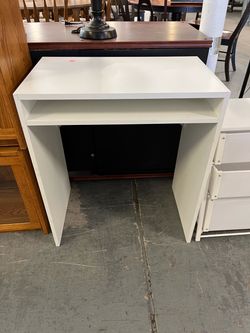 (In store) small white desk