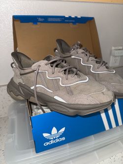 Adidas Ozweegos - 7.5 Women’s