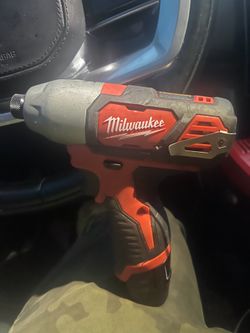 Milwaukee m2462-20