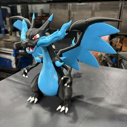 Pokémon Mega Charizard Statue 